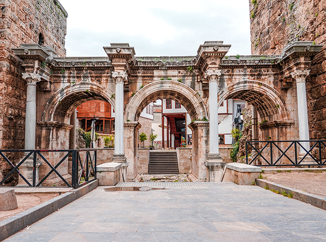 Tura Turizm | Hadrian’s Gate